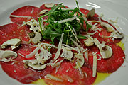 Carpaccio Pilz Rucola im Nino's (©Foto: Gastro PR)